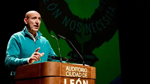 La Asociación Cultural de Estudios Leoneses y Unidad Leonesa celebra el acto ‘León nos necesita’, con la participación, entre otros, del ex presidente de Cantabria, Miguel Ángel Revilla, el alcalde de León, José Antonio Diez, o el empresario berciano José Luis Prada. Foto: Campillo
