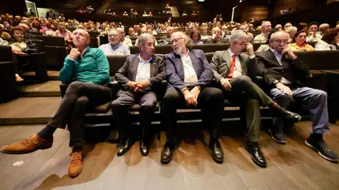 La Asociación Cultural de Estudios Leoneses y Unidad Leonesa celebra el acto ‘León nos necesita’, con la participación, entre otros, del ex presidente de Cantabria, Miguel Ángel Revilla, el alcalde de León, José Antonio Diez, o el empresario berciano José Luis Prada. Foto: Campillo