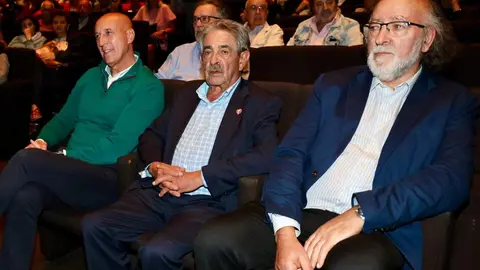 La Asociación Cultural de Estudios Leoneses y Unidad Leonesa celebra el acto ‘León nos necesita’, con la participación, entre otros, del ex presidente de Cantabria, Miguel Ángel Revilla, el alcalde de León, José Antonio Diez, o el empresario berciano José Luis Prada. Foto: Campillo