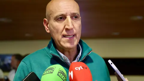 La Asociación Cultural de Estudios Leoneses y Unidad Leonesa celebra el acto ‘León nos necesita’, con la participación, entre otros, del ex presidente de Cantabria, Miguel Ángel Revilla, el alcalde de León, José Antonio Diez, o el empresario berciano José Luis Prada. Foto: Campillo