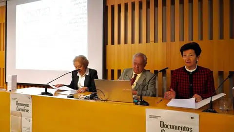 El consejero de Cultura, Turismo y Deporte, Gonzalo Santonja, participa en el acto de clausura del II Congreso Internacional Documentos y Cartularios. Foto: Campillo.