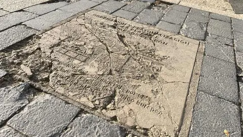 UPL exige al Ayuntamiento de León la reparación urgente del pavimento de la plaza de San Marcos
