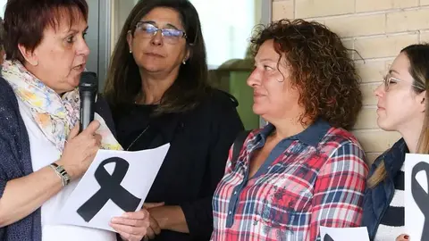 La Universidad de León rinde un emotivo homenaje a la estudiante y poeta Arancha Barrientos
Compañeros, profesores y amigos guardan un minuto de silencio en la Facultad de Educación para recordar a la joven, cuya sensibilidad y talento dejaron una profunda huella en la comunidad universitaria