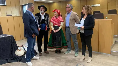Villaquilambre celebra sus primeras Jornadas de Tradición e Identidad Leonesa. El municipio organiza dos semanas de actividades culturales, talleres y exposiciones para reivindicar el orgullo leonés y rendir homenaje a sus pandereteras centenarias.
