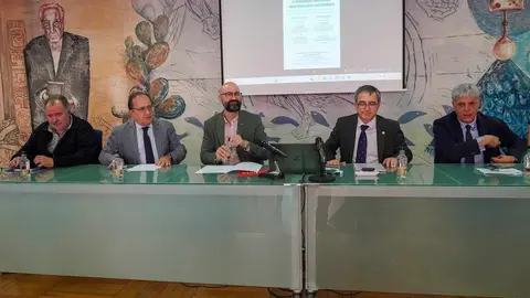 El presidente nacional de la Agrupación de los Cuerpos de la Administración de Instituciones Penitenciarias, José Ramón López Santamaría, inaugura el X Congreso Legionense Penitenciario, organizado por Acaip en colaboración con la Universidad de León