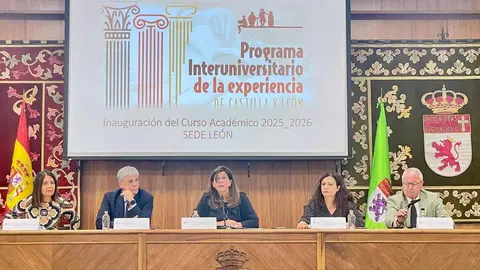 León abre el curso del Programa de la Experiencia con más de mil alumnos mayores. El programa educativo para mayores de 55 años bate récords en León, Ponferrada y Astorga, y crece también en su formato online.