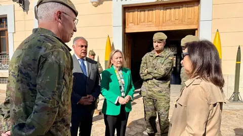 La ministra de Defensa, Margarita Robles, visita el Regimiento de Artillería Lanzacohetes de Campaña (Ralca 63) del Ejército de Tierra, con sede en el Acuartelamiento Santocildes de Astorga.