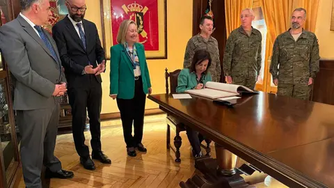 La ministra de Defensa, Margarita Robles, visita el Regimiento de Artillería Lanzacohetes de Campaña (Ralca 63) del Ejército de Tierra, con sede en el Acuartelamiento Santocildes de Astorga.