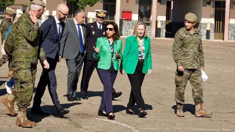 La ministra de Defensa, Margarita Robles, visita el Regimiento de Artillería Lanzacohetes de Campaña (Ralca 63) del Ejército de Tierra, con sede en el Acuartelamiento Santocildes de Astorga. Foto: Campillo