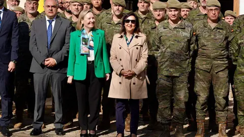 La ministra de Defensa, Margarita Robles, visita el Regimiento de Artillería Lanzacohetes de Campaña (Ralca 63) del Ejército de Tierra, con sede en el Acuartelamiento Santocildes de Astorga. Foto: Campillo