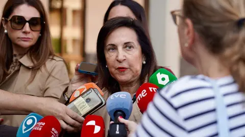 La ministra de Defensa, Margarita Robles, visita el Regimiento de Artillería Lanzacohetes de Campaña (Ralca 63) del Ejército de Tierra, con sede en el Acuartelamiento Santocildes de Astorga. Foto: Campillo