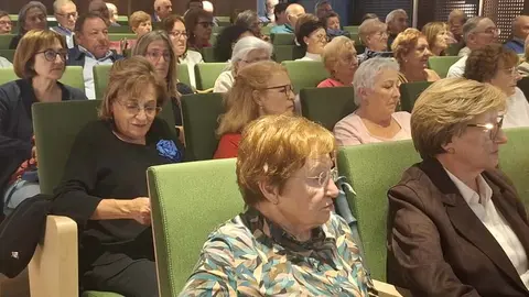 La Universidad de León reafirma su compromiso con la educación a lo largo de la vida al superar los 1.000 estudiantes en el Programa Interuniversitario de la Experiencia. La rectora, Nuria González, inaugura el curso 2025/26 del PIEX en Astorga y destaca el valor del aprendizaje intergeneracional y la lucha contra la soledad no deseada.