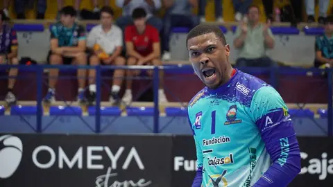 Rodrigo Pérez impulsa al Abanca Ademar a una brillante victoria en Puente Genil. El conjunto leonés supera con autoridad al equipo cordobés (26-33) tras un inicio titubeante y con un Rodrigo Pérez estelar que lideró la remontada con carácter y eficacia.