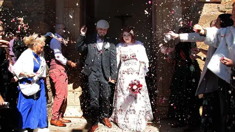 La pequeña localidad de Castro de Cepeda celebra su primera boda en el siglo XXI. Foto: Peio García