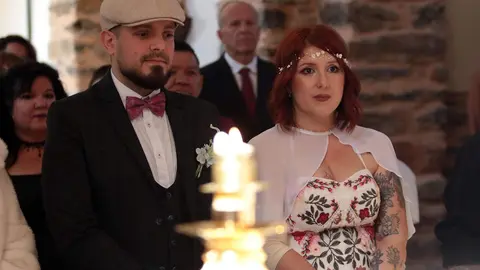 La pequeña localidad de Castro de Cepeda celebra su primera boda en el siglo XXI. Foto: Peio García
