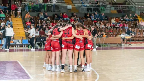 El Mipelletymás B.F. León firma una gran remontada en el Palacio y se impone a un combativo Robles Lleida en un partido intenso. Foto: Raúl Quijada