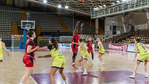 El Mipelletymás B.F. León firma una gran remontada en el Palacio y se impone a un combativo Robles Lleida en un partido intenso. Foto: Raúl Quijada