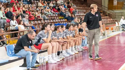 El Mipelletymás B.F. León firma una gran remontada en el Palacio y se impone a un combativo Robles Lleida en un partido intenso. Foto: Raúl Quijada