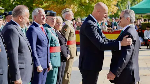 El general de Brigada Jefe de la XII Zona de la Guardia Civil (Castilla y León), José Antonio Fernández de Luz de las Heras y el delegado del Gobierno, Nicanor Sen, presiden el acto institucional de la festividad de la Virgen del Pilar. Foto: Campillo