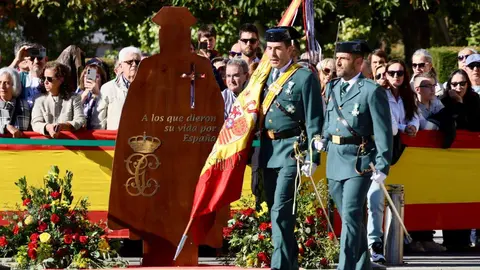 El general de Brigada Jefe de la XII Zona de la Guardia Civil (Castilla y León), José Antonio Fernández de Luz de las Heras y el delegado del Gobierno, Nicanor Sen, presiden el acto institucional de la festividad de la Virgen del Pilar. Foto: Campillo