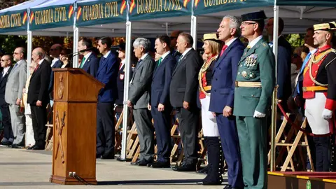 El general de Brigada Jefe de la XII Zona de la Guardia Civil (Castilla y León), José Antonio Fernández de Luz de las Heras y el delegado del Gobierno, Nicanor Sen, presiden el acto institucional de la festividad de la Virgen del Pilar. Foto: Campillo