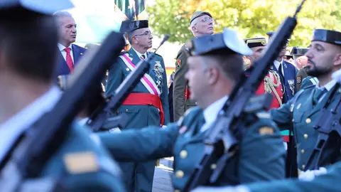 El general de Brigada Jefe de la XII Zona de la Guardia Civil (Castilla y León), José Antonio Fernández de Luz de las Heras y el delegado del Gobierno, Nicanor Sen, presiden el acto institucional de la festividad de la Virgen del Pilar. Foto: Campillo
