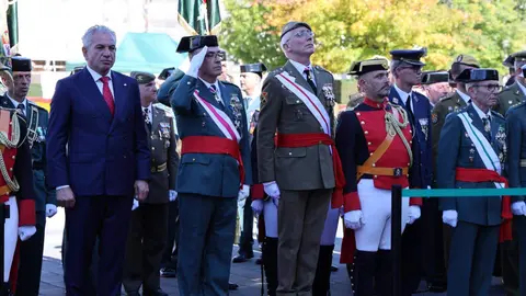 El general de Brigada Jefe de la XII Zona de la Guardia Civil (Castilla y León), José Antonio Fernández de Luz de las Heras y el delegado del Gobierno, Nicanor Sen, presiden el acto institucional de la festividad de la Virgen del Pilar. Foto: Campillo