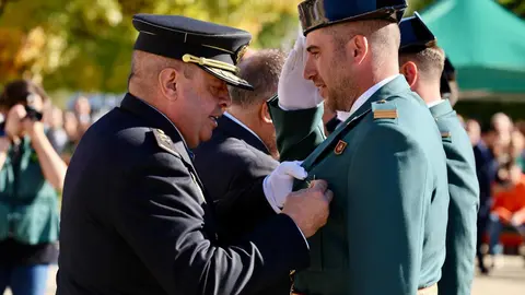 El general de Brigada Jefe de la XII Zona de la Guardia Civil (Castilla y León), José Antonio Fernández de Luz de las Heras y el delegado del Gobierno, Nicanor Sen, presiden el acto institucional de la festividad de la Virgen del Pilar. Foto: Campillo
