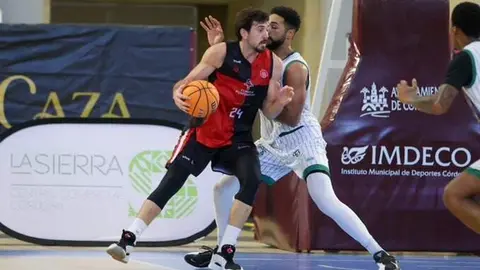 Un Clínica Ponferrada errático cede ante el equipo cordobés que volvió a mostrar su solidez y carácter.