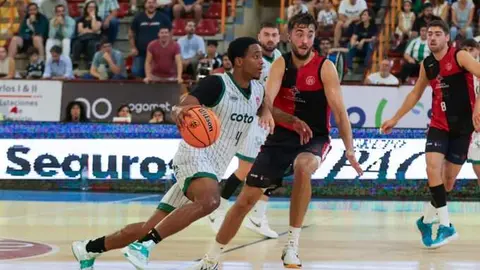 Un Clínica Ponferrada errático cede ante el equipo cordobés que volvió a mostrar su solidez y carácter.