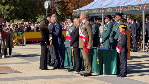 El general de Brigada Jefe de la XII Zona de la Guardia Civil (Castilla y León), José Antonio Fernández de Luz de las Heras y el delegado del Gobierno, Nicanor Sen, presiden el acto institucional de la festividad de la Virgen del Pilar. Foto: Sub Gob