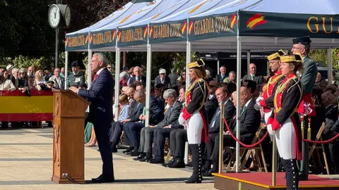 El general de Brigada Jefe de la XII Zona de la Guardia Civil (Castilla y León), José Antonio Fernández de Luz de las Heras y el delegado del Gobierno, Nicanor Sen, presiden el acto institucional de la festividad de la Virgen del Pilar. Foto: Sub Gob