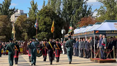 El general de Brigada Jefe de la XII Zona de la Guardia Civil (Castilla y León), José Antonio Fernández de Luz de las Heras y el delegado del Gobierno, Nicanor Sen, presiden el acto institucional de la festividad de la Virgen del Pilar. Foto: Sub Gob