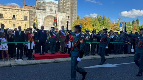 El general de Brigada Jefe de la XII Zona de la Guardia Civil (Castilla y León), José Antonio Fernández de Luz de las Heras y el delegado del Gobierno, Nicanor Sen, presiden el acto institucional de la festividad de la Virgen del Pilar. Foto: Sub Gob