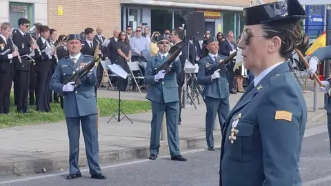 La Guardia Civil de Ponferrada celebra el Día del Pilar con emoción y reconocimiento a su labor. Ocho condecoraciones y un homenaje a los compañeros fallecidos marcaron el acto presidido por el subdelegado del Gobierno en León, Héctor Alaiz Moretón.