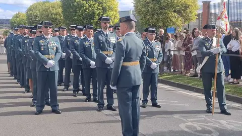 La Guardia Civil de Ponferrada celebra el Día del Pilar con emoción y reconocimiento a su labor. Ocho condecoraciones y un homenaje a los compañeros fallecidos marcaron el acto presidido por el subdelegado del Gobierno en León, Héctor Alaiz Moretón.