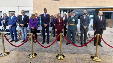 La Guardia Civil de Ponferrada celebra el Día del Pilar con emoción y reconocimiento a su labor. Ocho condecoraciones y un homenaje a los compañeros fallecidos marcaron el acto presidido por el subdelegado del Gobierno en León, Héctor Alaiz Moretón.