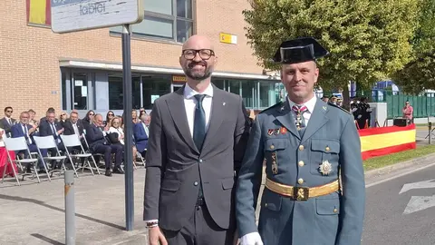 La Guardia Civil de Ponferrada celebra el Día del Pilar con emoción y reconocimiento a su labor. Ocho condecoraciones y un homenaje a los compañeros fallecidos marcaron el acto presidido por el subdelegado del Gobierno en León, Héctor Alaiz Moretón.
