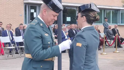 La Guardia Civil de Ponferrada celebra el Día del Pilar con emoción y reconocimiento a su labor. Ocho condecoraciones y un homenaje a los compañeros fallecidos marcaron el acto presidido por el subdelegado del Gobierno en León, Héctor Alaiz Moretón.
