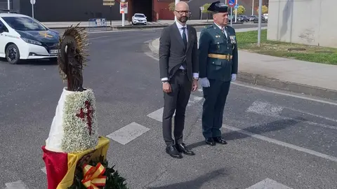 La Guardia Civil de Ponferrada celebra el Día del Pilar con emoción y reconocimiento a su labor. Ocho condecoraciones y un homenaje a los compañeros fallecidos marcaron el acto presidido por el subdelegado del Gobierno en León, Héctor Alaiz Moretón.
