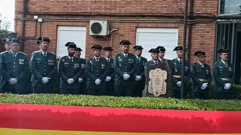 La Guardia Civil de Astorga honra a su patrona con emoción y tradición. El acto incluyó el izado de bandera, homenaje a los caídos y una misa en honor a la Virgen del Pilar; la comarca del Órbigo también celebró la festividad en Veguellina.