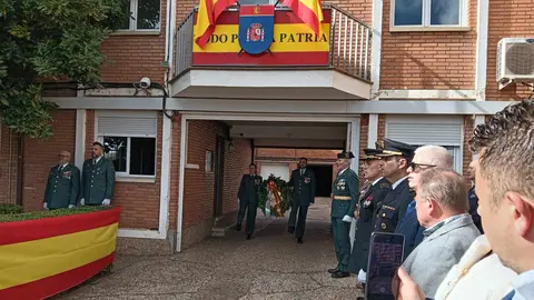 La Guardia Civil de Astorga honra a su patrona con emoción y tradición. El acto incluyó el izado de bandera, homenaje a los caídos y una misa en honor a la Virgen del Pilar; la comarca del Órbigo también celebró la festividad en Veguellina.