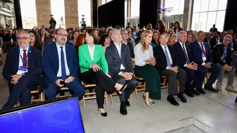 La vicepresidenta tercera del Gobierno y ministra para la Transición Ecológica y el Reto Demográfico, Sara Aagesen Muñoz, abre la Convención por un Pacto de Estado frente a la Emergencia Climática que se celebra en Ponferrada, acompañada por la ministra de Ciencia, Innovación y Universidades, Diana Morant; el ministro de Agricultura, Pesca y Alimentación, Luis Planas; el ministro del Interior, Fernando Grande Marlaska y el delegado del Gobierno, Nicanor Sen, entre otras autoridades. Reportaje gráfico: Campillo