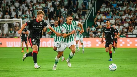 La Cultural pone intensidad ante un Córdoba con la fortuna de cara en el último minuto de la primera mitad.