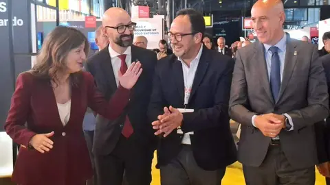 El secretario de Estado de Telecomunicaciones e Infraestructuras Digitales, Antonio Hernando, el director general del Instituto Nacional de Ciberseguridad, Incibe, Félix Barrio, y el alcalde de León, José Antonio Diez, inauguran el Encuentro Internacional de Seguridad de la Información, Enise.