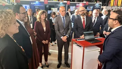 El secretario de Estado de Telecomunicaciones e Infraestructuras Digitales, Antonio Hernando, el director general del Instituto Nacional de Ciberseguridad, Incibe, Félix Barrio, y el alcalde de León, José Antonio Diez, inauguran el Encuentro Internacional de Seguridad de la Información, Enise.
