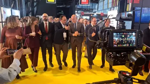 El secretario de Estado de Telecomunicaciones e Infraestructuras Digitales, Antonio Hernando, el director general del Instituto Nacional de Ciberseguridad, Incibe, Félix Barrio, y el alcalde de León, José Antonio Diez, inauguran el Encuentro Internacional de Seguridad de la Información, Enise.