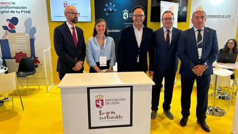 El secretario de Estado de Telecomunicaciones e Infraestructuras Digitales, Antonio Hernando, el director general del Instituto Nacional de Ciberseguridad, Incibe, Félix Barrio, y el alcalde de León, José Antonio Diez, inauguran el Encuentro Internacional de Seguridad de la Información, Enise.