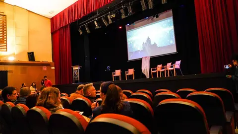 Acto de presentación del Festival Internacional León Vive la Magia 2025.