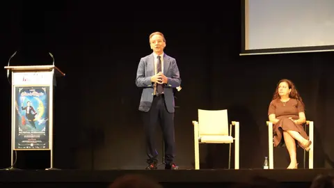 Acto de presentación del Festival Internacional León Vive la Magia 2025.